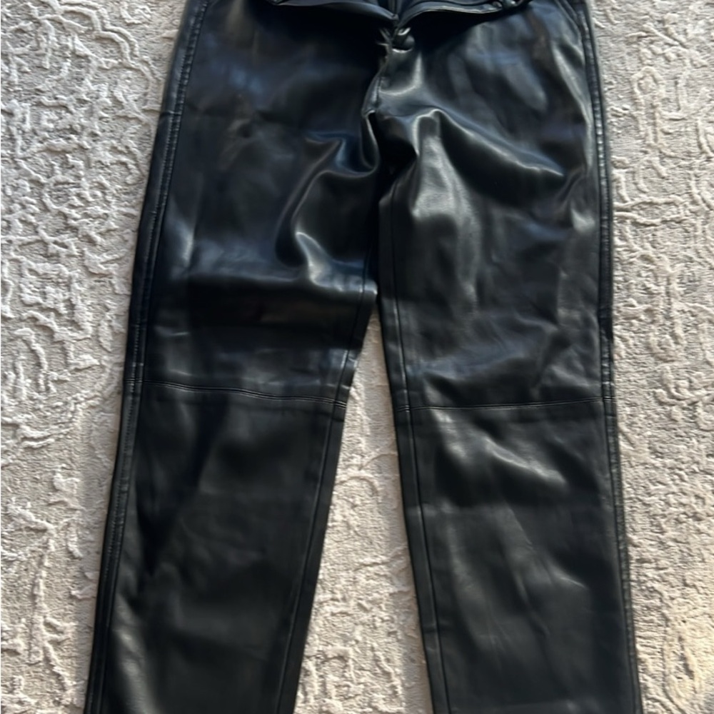 Black leather Pants with Smooth Texture and Relaxed Fit